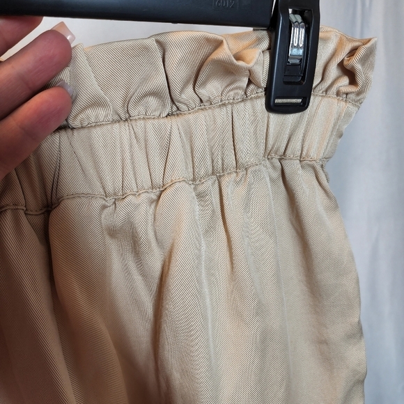 Cupcakes & Cashmere stretch waist flowy shorts - Picture 7 of 10